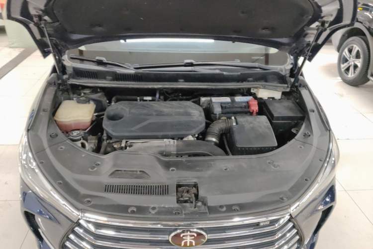 Used BYD Song MAX 2019 1.5T Automatic Smart Connect Ruiyi Sunroof Model 7 Seats China VI Standard Engine Bay