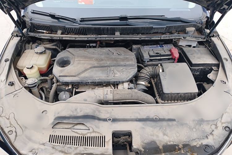 Used BYD Song MAX 2019 1.5T Manual Smart Connect Ruiyi Sunroof Model 7 Seats China VI Standard Engine Bay