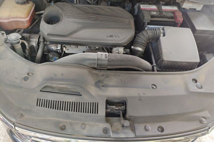 Used BYD Song MAX 2019 1.5T Automatic Smart Connect ZhiLian RuiDong 6-Seater China V Standard Engine Bay