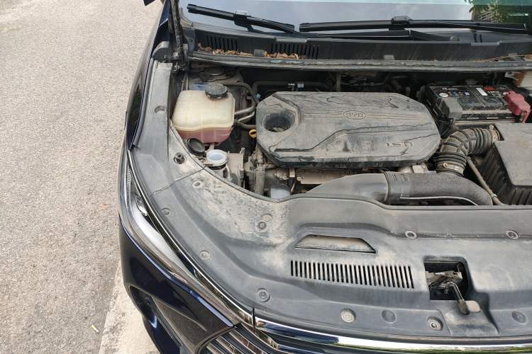 Used BYD Song MAX 2019 1.5T Automatic Smart Connect ZhiLian RuiDong 6-Seater China V Standard Engine Bay Right