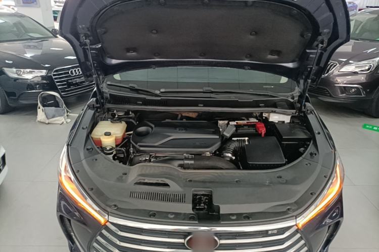 Used BYD Song MAX 2019 1.5T Manual Smart Connect Ruiyi Sunroof Model 7 Seats China VI Standard Engine Bay