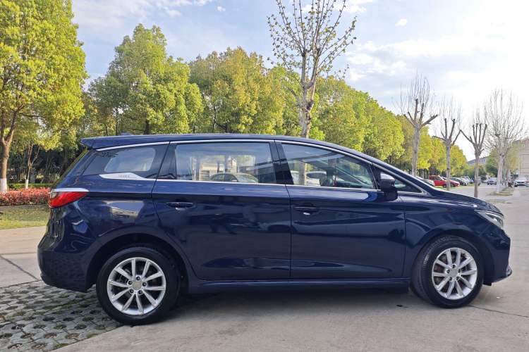 Used BYD Song MAX 2019 1.5T Manual Smart Connect Ruiyi Sunroof Model 7 Seats China VI Standard Exterior 2