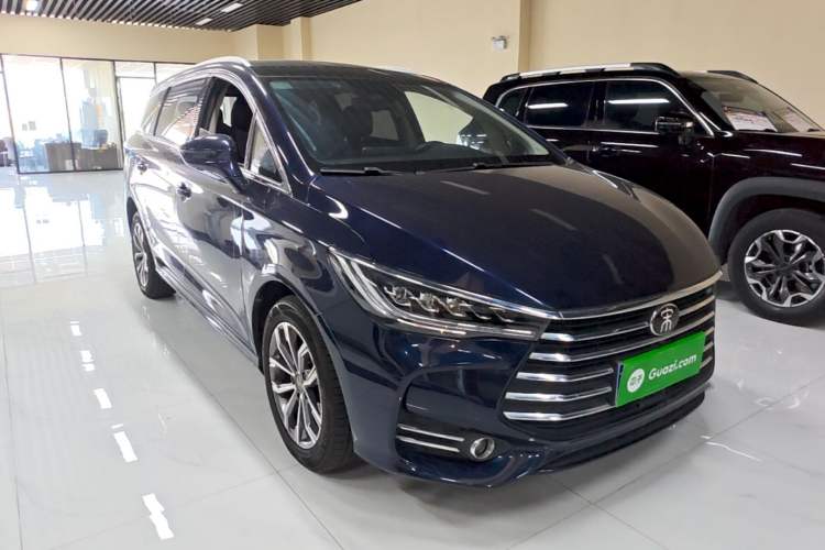 Used BYD Song MAX 2019 1.5T Automatic SmartConnect ZhiLian RuiDong Edition with 6 Seats China VI Standard Front Right 45 Deg