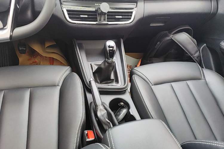 Used BYD Song MAX 2019 1.5T Manual Smart Connect Ruiyi Sunroof Model 7 Seats China VI Standard Gear Lever