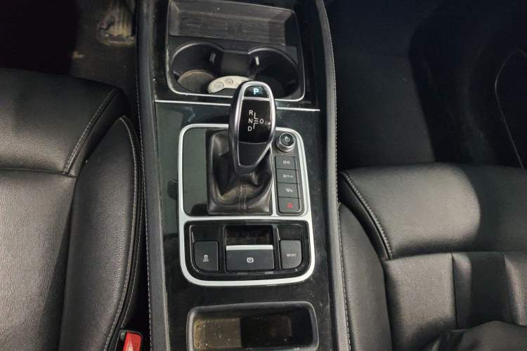 Used BYD Song MAX 2019 1.5T Automatic Smart Connect ZhiLian RuiDong Model 7 Seats China V Emission Standard Gear Lever