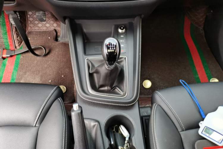Used BYD Song MAX 2019 1.5T Manual Smart Connect Ruiyi Sunroof Model 6 Seats China VI Standard Gear Lever