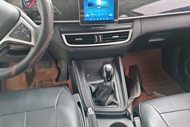 Used BYD Song MAX 2019 1.5T Manual Smart Connect Ruiyi Sunroof Model 6 Seats China VI Standard Gear Lever