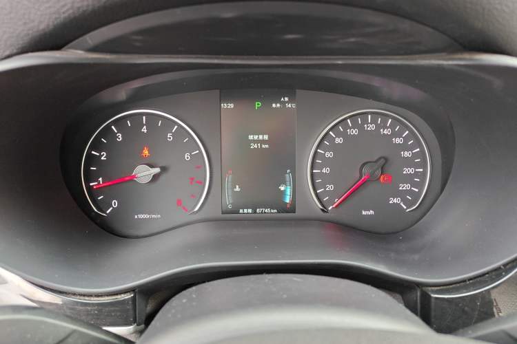 Used BYD Song MAX 2019 1.5T Automatic Smart Connect Ruiyi Sunroof Model 7 Seats China VI Standard Instrument Cluster