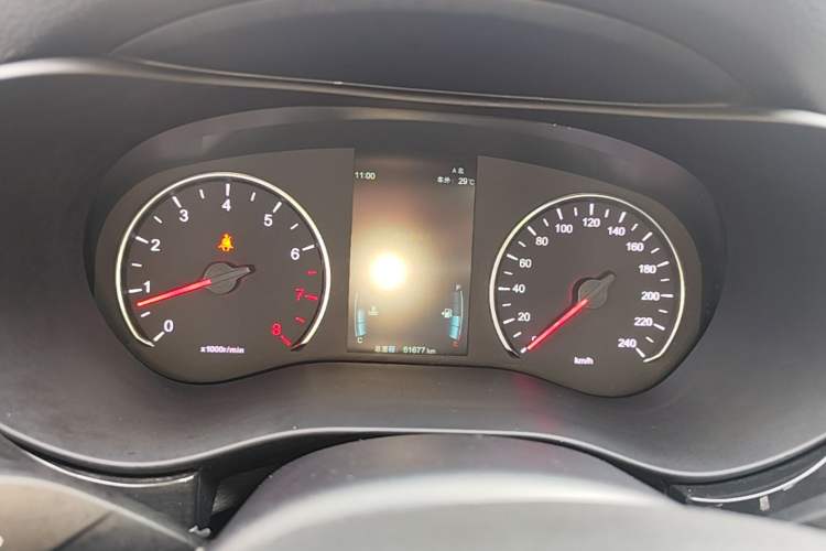 Used BYD Song MAX 2019 1.5T Manual Smart Connect Ruiyi Sunroof Model 7 Seats China VI Standard Instrument Cluster