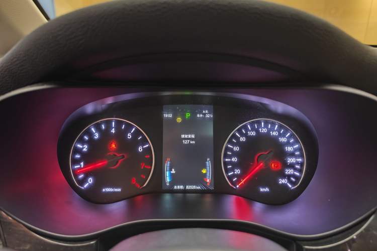 Used BYD Song MAX 2019 1.5T Automatic Smart Connect ZhiLian RuiDong 6-Seater China V Standard Instrument Cluster
