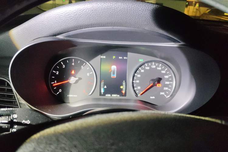 Used BYD Song MAX 2019 1.5T Automatic Smart Connect ZhiLian RuiDong Model 7 Seats China V Emission Standard Instrument Cluster