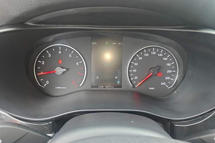 Used BYD Song MAX 2019 1.5T Automatic Smart Connect Prestige Model 6 Seats China V Standard Instrument Cluster