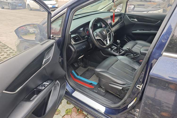 Used BYD Song MAX 2019 1.5T Manual Smart Connect Ruiyi Sunroof Model 7 Seats China VI Standard Interior 1