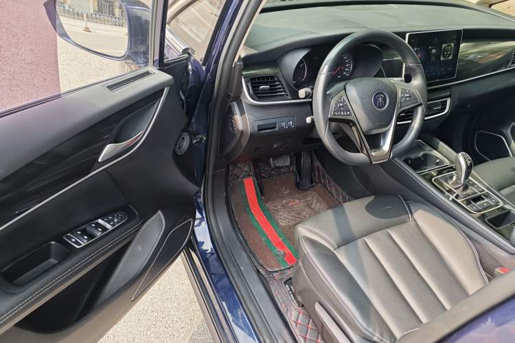 Used BYD Song MAX 2019 1.5T Automatic Smart Connect Ruiyi Sunroof Model 7 Seats China VI Standard Interior 3