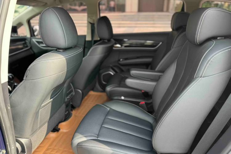 Used BYD Song MAX 2019 1.5T Manual Smart Connect Ruiyi Sunroof Model 6 Seats China VI Standard Interior 3