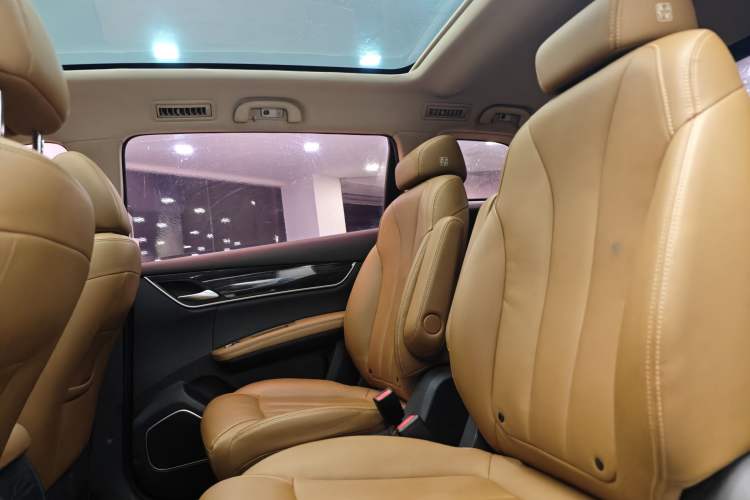 Used BYD Song MAX 2019 1.5T Automatic Smart Connect ZhiLian RuiDong 6-Seater China V Standard Interior 4