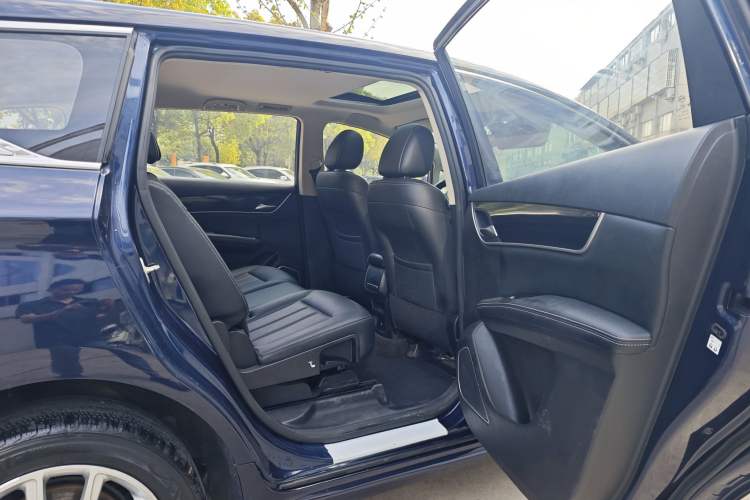 Used BYD Song MAX 2019 1.5T Manual Smart Connect Ruiyi Sunroof Model 7 Seats China VI Standard Interior 4