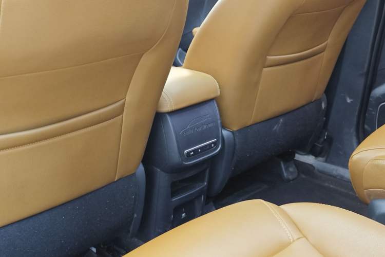 Used BYD Song MAX 2019 1.5T Automatic Smart Connect ZhiLian RuiDong 6-Seater China V Standard Interior 6