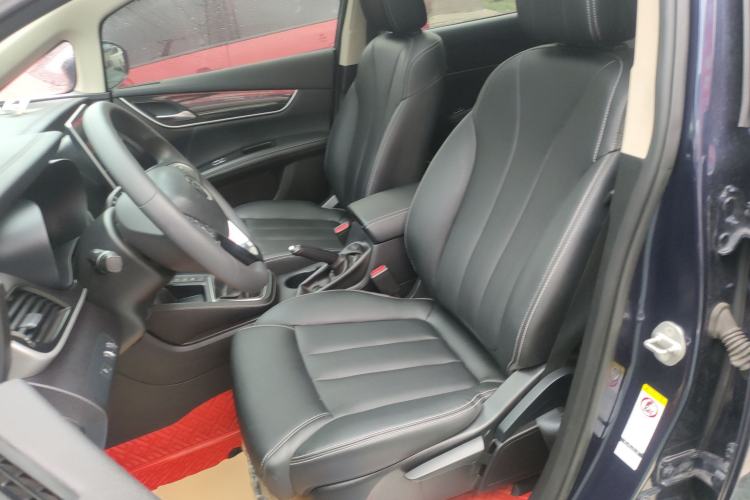 Used BYD Song MAX 2019 1.5T Manual Smart Connect Ruiyi Sunroof Model 7 Seats China VI Standard Left Front Seat