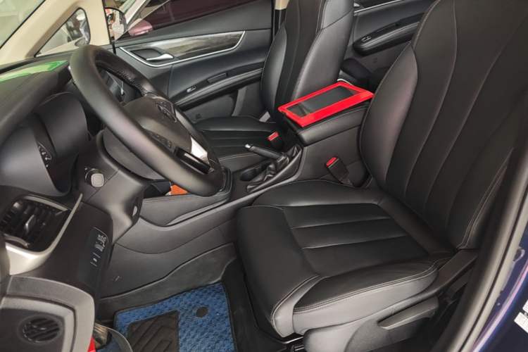 Used BYD Song MAX 2019 1.5T Manual Smart Connect Ruiyi Sunroof Model 7 Seats China VI Standard Left Front Seat