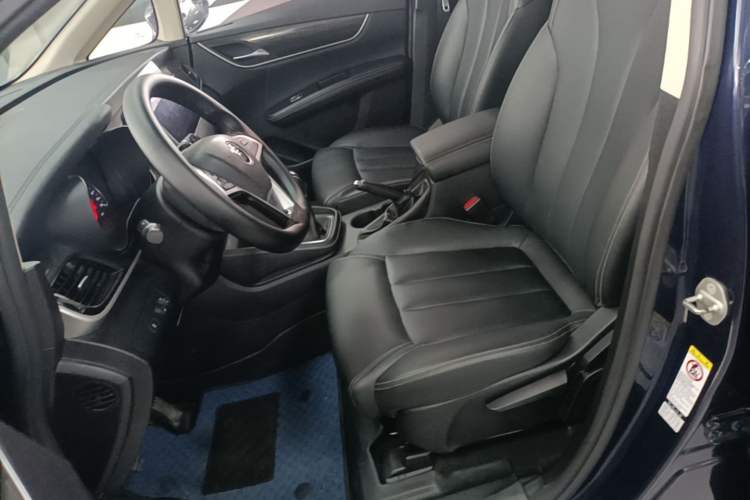 Used BYD Song MAX 2019 1.5T Manual Smart Connect Ruiyi Sunroof Model 7 Seats China VI Standard Left Front Seat