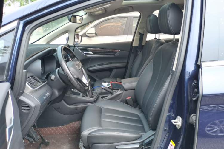 Used BYD Song MAX 2019 1.5T Manual Smart Connect Ruiyi Sunroof Model 6 Seats China VI Standard Left Front Seat