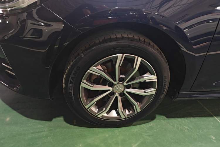 Used BYD Song MAX 2019 1.5T Automatic Smart Connect Ruiyi Sunroof Model 7 Seats China VI Standard Left Front Wheel Hub