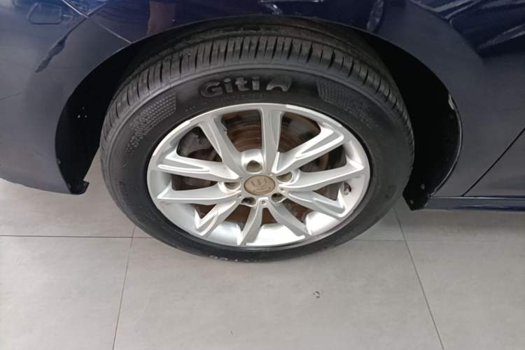 Used BYD Song MAX 2019 1.5T Manual Smart Connect Ruiyi Sunroof Model 7 Seats China VI Standard Left Front Wheel Hub
