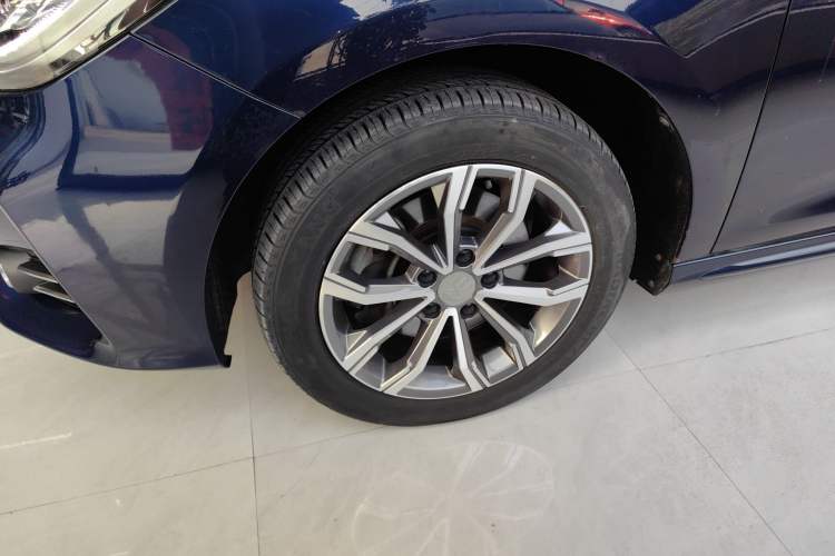 Used BYD Song MAX 2019 1.5T Automatic Smart Connect Ruiyi Sunroof Model 7 Seats China VI Standard Left Front Wheel Hub