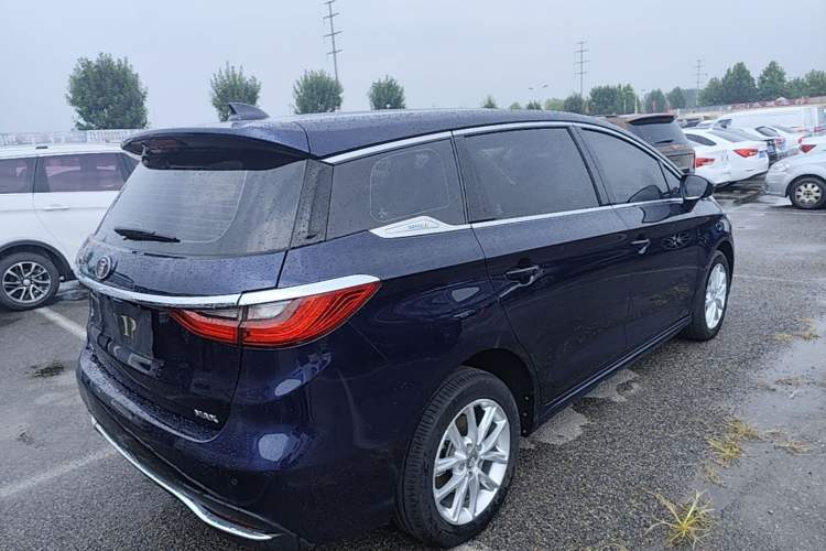 Used BYD Song MAX 2019 1.5T Manual Smart Connect Ruiyi Sunroof Model 7 Seats China VI Standard Rear Right 45 Deg