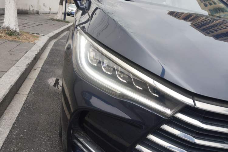 Used BYD Song MAX 2019 1.5T Automatic Smart Connect Prestige Model 6 Seats China VI Standard Right Front Headlight