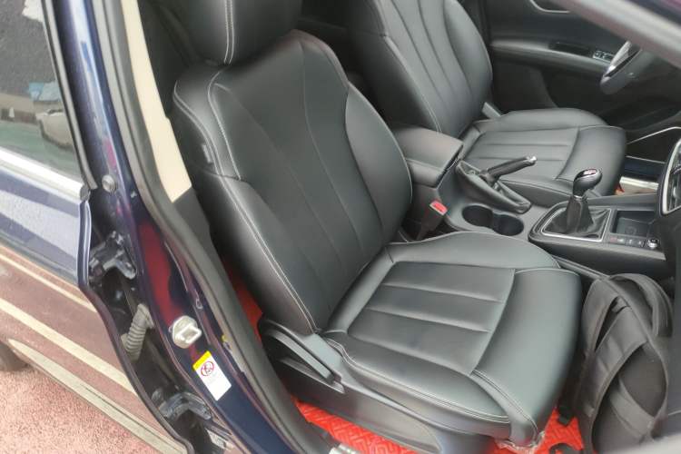 Used BYD Song MAX 2019 1.5T Manual Smart Connect Ruiyi Sunroof Model 7 Seats China VI Standard Right Front Seat