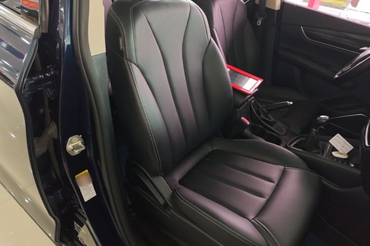 Used BYD Song MAX 2019 1.5T Manual Smart Connect Ruiyi Sunroof Model 7 Seats China VI Standard Right Front Seat