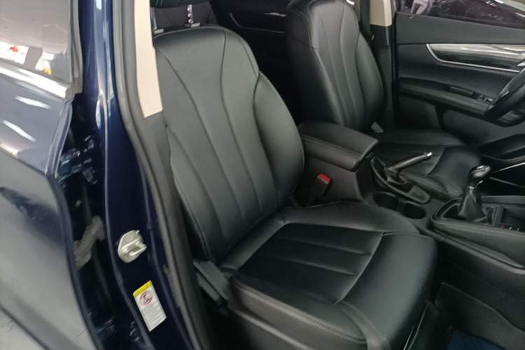 Used BYD Song MAX 2019 1.5T Manual Smart Connect Ruiyi Sunroof Model 7 Seats China VI Standard Right Front Seat