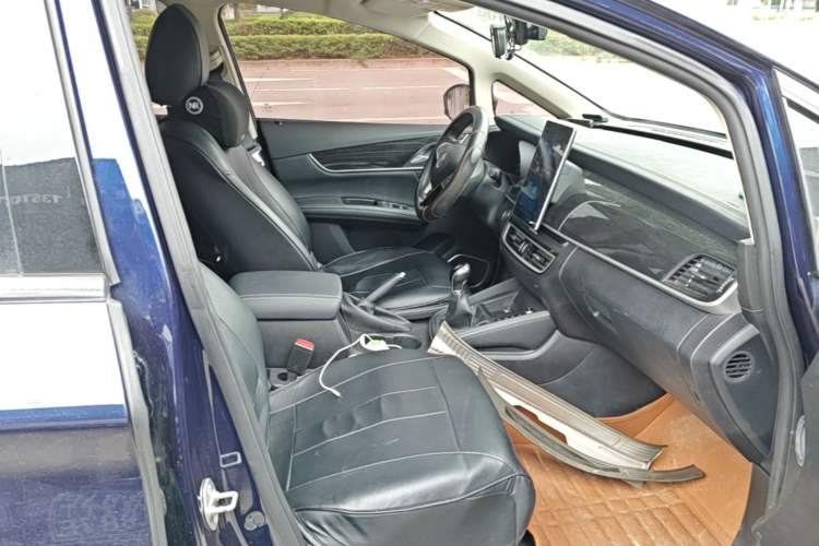 Used BYD Song MAX 2019 1.5T Manual Smart Connect Ruiyi Sunroof Model 6 Seats China VI Standard Right Front Seat