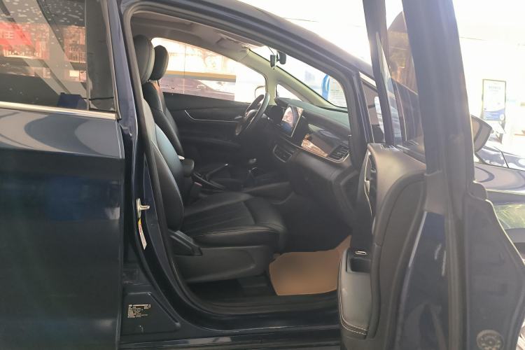Used BYD Song MAX 2019 1.5T Manual Smart Connect Ruiyi Sunroof Model 7 Seats China V Emission Standard Right Front Seat