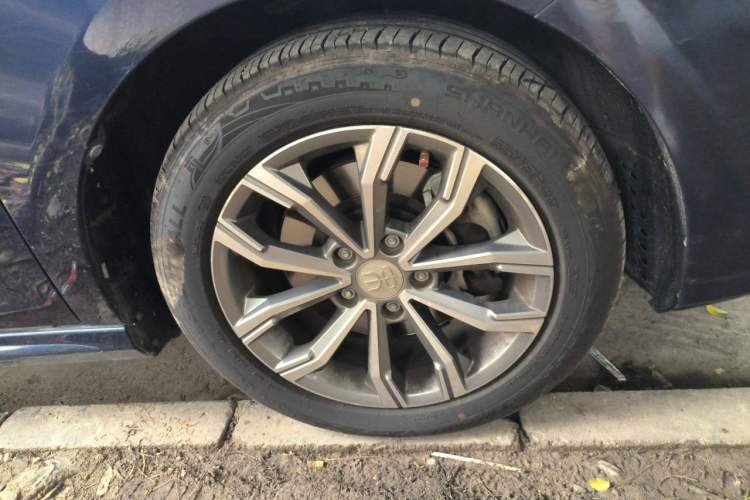 Used BYD Song MAX 2019 1.5T Automatic Smart Connect Ruiyi Sunroof Version 6 Seats China VI Standard Right Front Wheel Hub