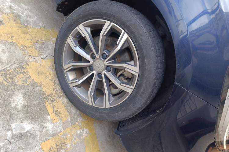 Used BYD Song MAX 2019 1.5T Automatic Smart Connect Ruiyi Sunroof Version 6 Seats China VI Standard Right Front Wheel Hub