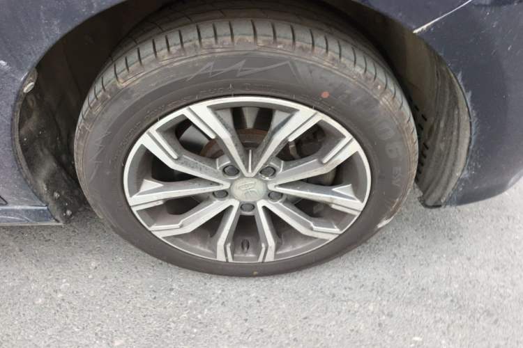 Used BYD Song MAX 2019 1.5T Automatic Smart Connect Ruiyi Sunroof Model 7 Seats China VI Standard Right Front Wheel Hub
