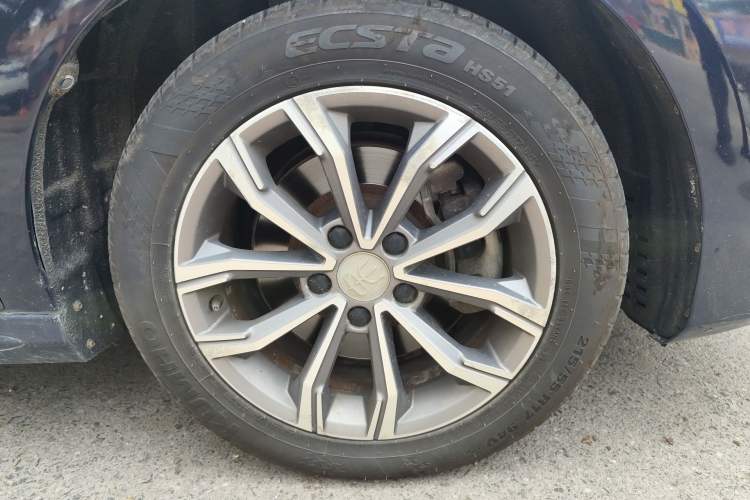Used BYD Song MAX 2019 1.5T Automatic Smart Connect Ruiyi Model 7 Seats China V Emission Standard Right Front Wheel Hub