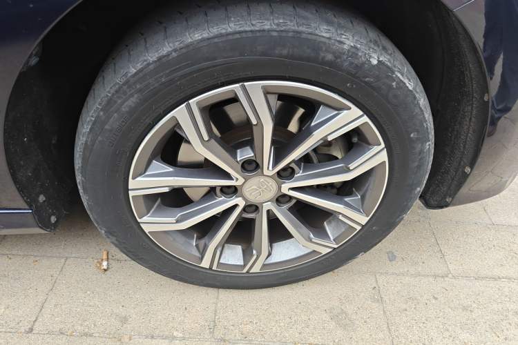 Used BYD Song MAX 2019 1.5T Automatic Smart Connect Ruiyi Sunroof Model 7 Seats China V Emission Standard Right Front Wheel Hub