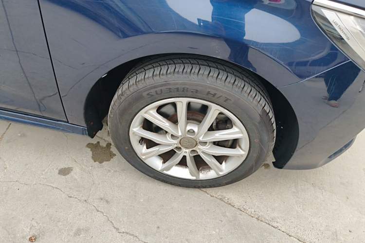 Used BYD Song MAX 2019 1.5T Manual Smart Connect Ruiyi Sunroof Model 7 Seats China VI Standard Right Front Wheel Hub