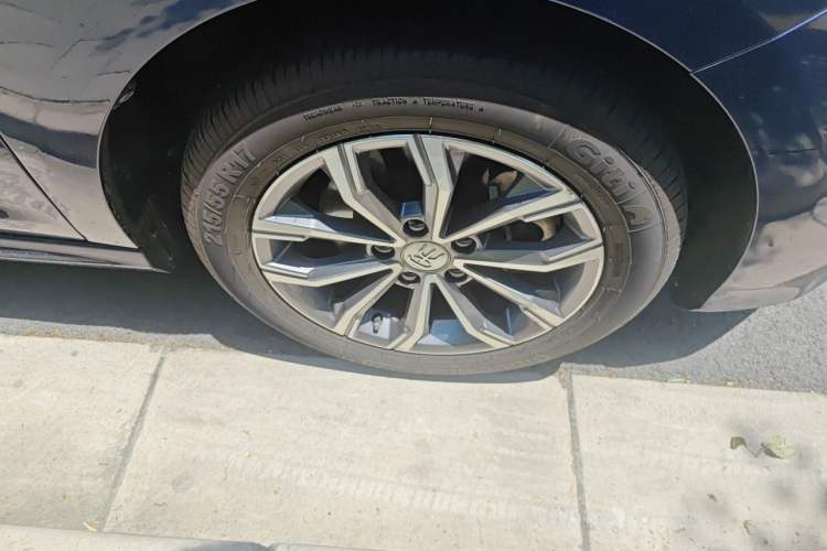 Used BYD Song MAX 2019 1.5T Automatic Smart Connect ZhiLian RuiDong Model 7 Seats China V Emission Standard Right Front Wheel Hub