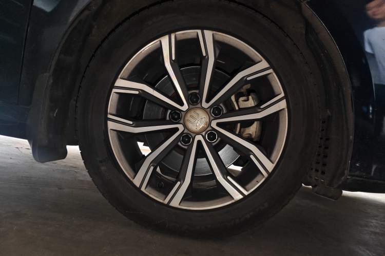 Used BYD Song MAX 2019 1.5T Automatic Smart Connect Ruiyi Sunroof Model 7 Seats China VI Standard Right Front Wheel Hub