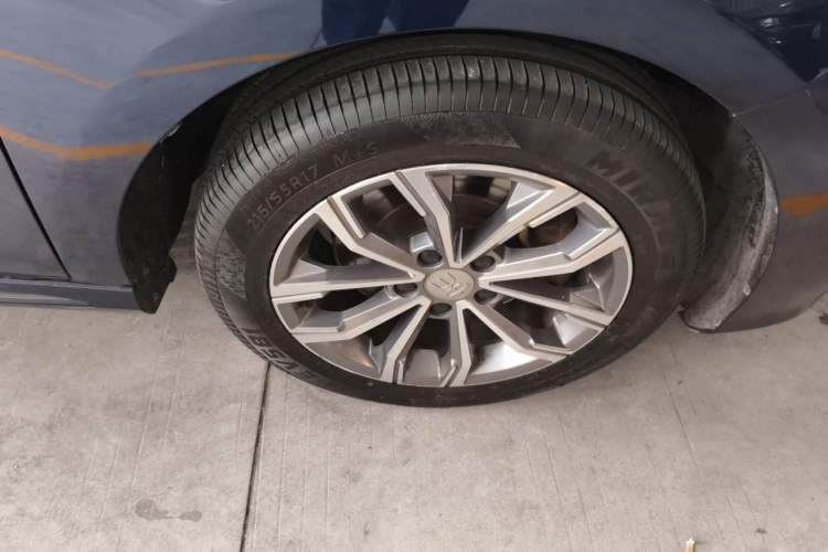 Used BYD Song MAX 2019 1.5T Automatic Smart Connect Ruiyi Model 7 Seats China V Emission Standard Right Front Wheel Hub