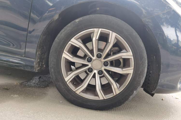 Used BYD Song MAX 2019 1.5T Automatic Smart Connect Prestige 7-Seater China VI Standard Right Front Wheel Hub