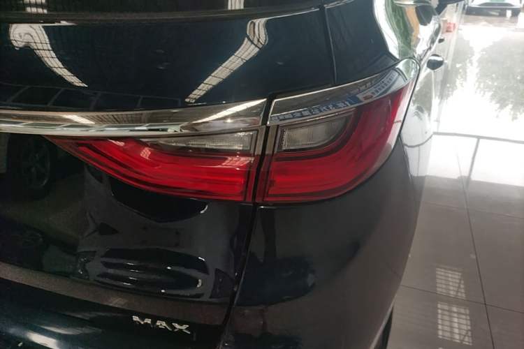 Used BYD Song MAX 2019 1.5T Automatic Smart Connect Ruiyi Sunroof Model 7 Seats China VI Standard Right Rear Taillight
