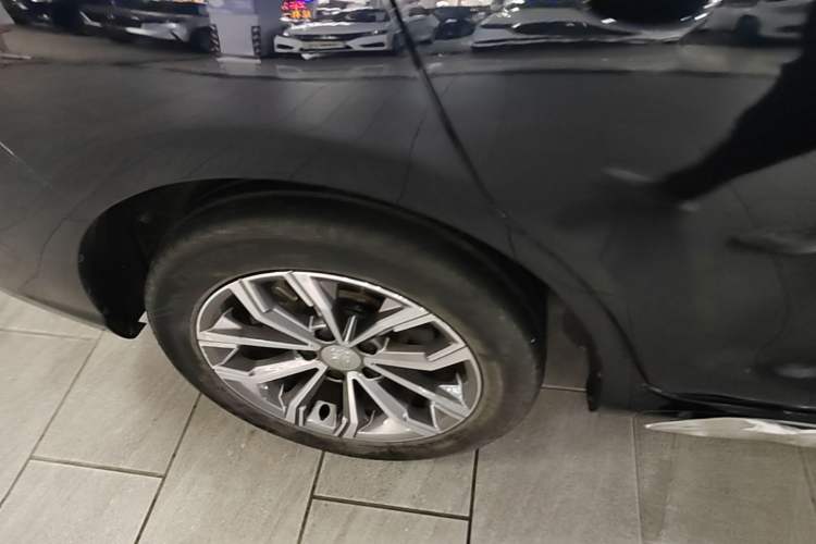 Used BYD Song MAX 2019 1.5T Automatic Smart Connect Ruiyi Sunroof Model 7 Seats China VI Standard Right Rear Wheel Hub
