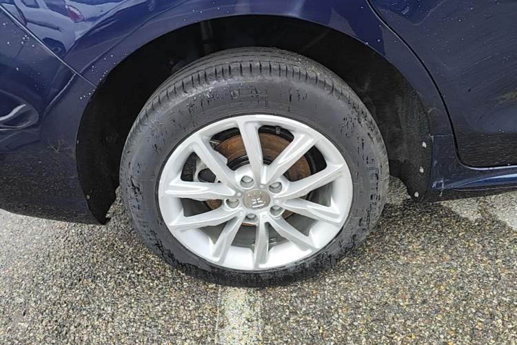 Used BYD Song MAX 2019 1.5T Manual Smart Connect Ruiyi Sunroof Model 7 Seats China VI Standard Right Rear Wheel Hub