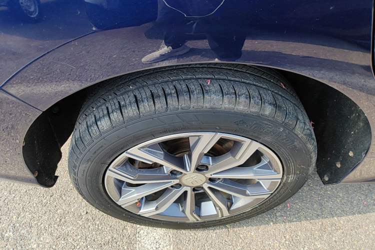 Used BYD Song MAX 2019 1.5T Automatic Smart Connect Ruiyi Model 6-Seater China V Standard Right Rear Wheel Hub